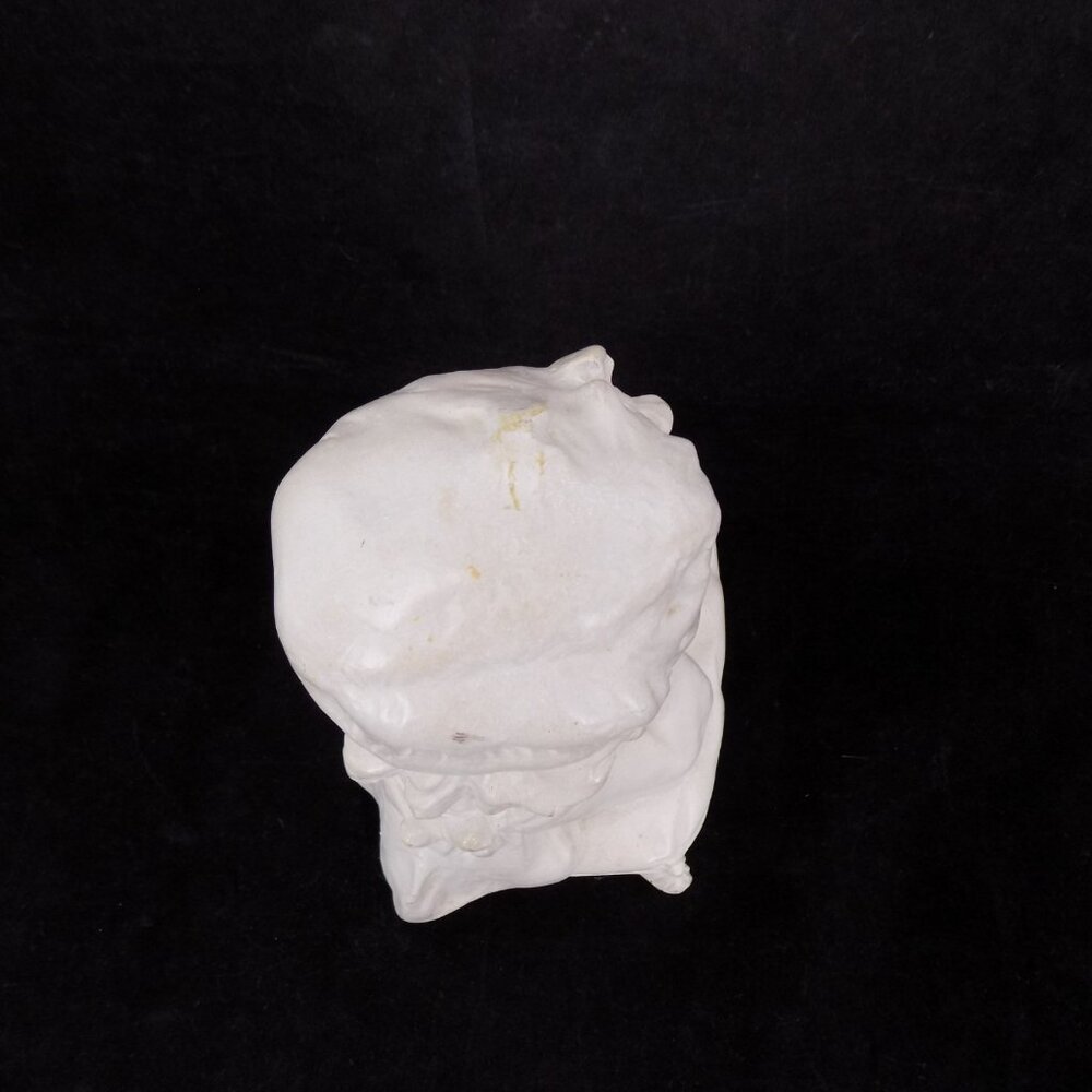 Bust Of A Young Girl On Pillow Free Standing Decoration Vintage White Heavy 6.5" - Picture 5 of 6